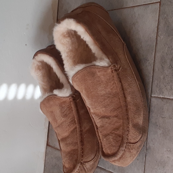 UGG  slipper  size  9 men - Picture 1 of 5